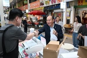 임병택 시흥시장·박형덕 동두천시장, 추석 앞두고 전통시장 현장 소통