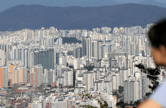 금리 인상 후폭풍 시차 두고 온다…6개월 뒤 집값 1.2% 하락 전망