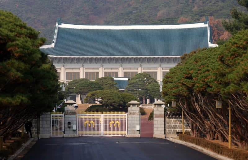 조희대 대법원장, 靑 대법관 재제청 거부…탄핵·특검 공방 격화