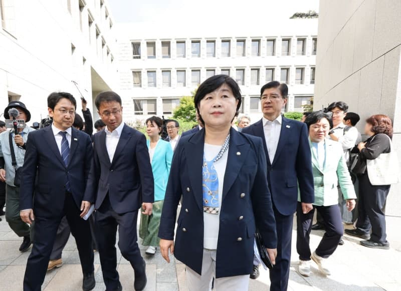 민주당, 대법원 항의 방문…조희대 대법원장 '재제청 거부' 맹공