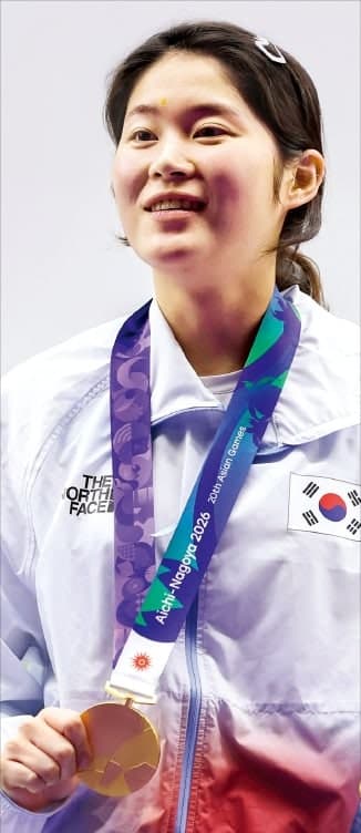 오상욱 펜싱 2연패·추가은 사격 신기록…2026 아시안게임 금빛 질주