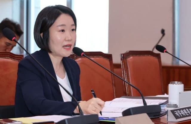 이소영 중기부 장관, 취임 첫 행보로 전통시장 찾아 "온누리상품권 개편"