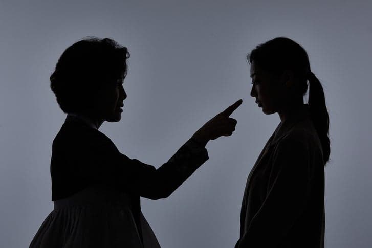 며느리가 시아버지 꾀었다 괴소문 퍼뜨린 새어머니, 재산 의혹까지