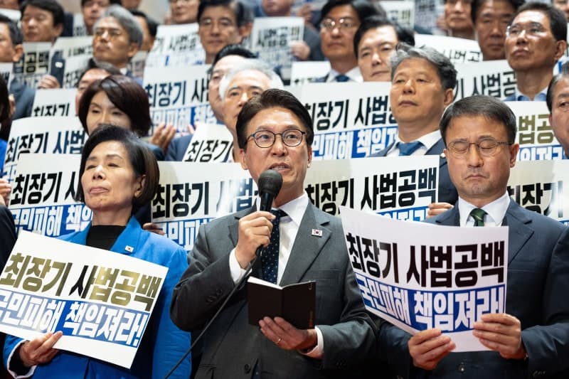 김민석 "조희대 대법원장 재제청 거부는 내란적 행위…탄핵 등 다각적 대응"