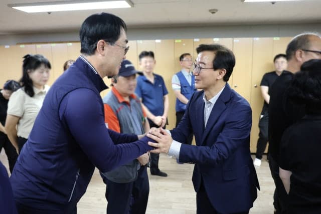 전재수 부산시장과 윤호중 행안부 장관, 추석 앞두고 민생·안전 현장 점검 나서