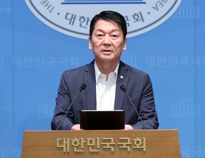 우크라 생포 북한군 포로 2명 국내 송환…정부 사실상 확인