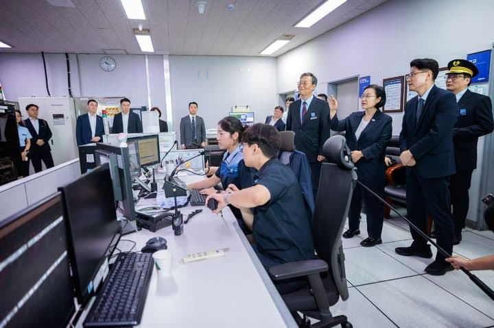 한성숙 총리, 고속철도 통합 후 첫 명절 맞아 서울역 철도 안전 점검