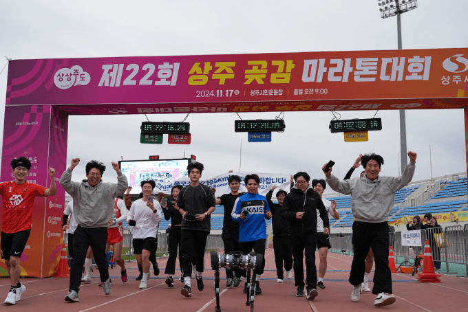 세계 최초 마라톤 완주한 K-로봇개 '라이보2', 네이처 본지 게재