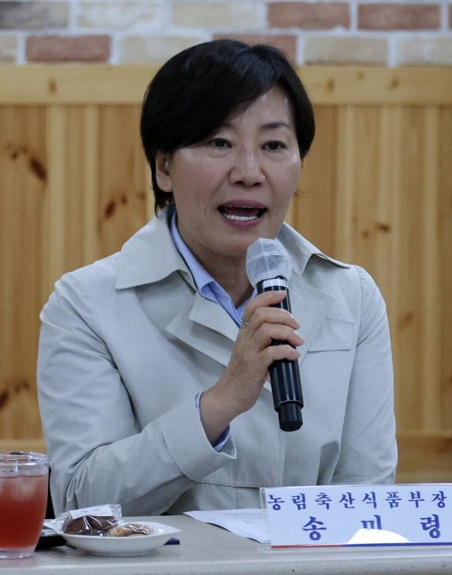 송미령 농식품장관, 추석 연휴 앞두고 충남 방역 현장 긴급 점검