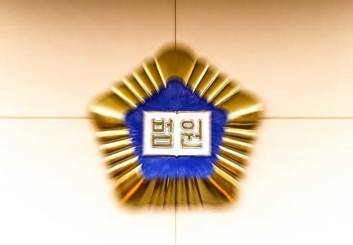 심야에 청소년 7명 출입시키고 술 판매한 노래연습장 업주 집행유예