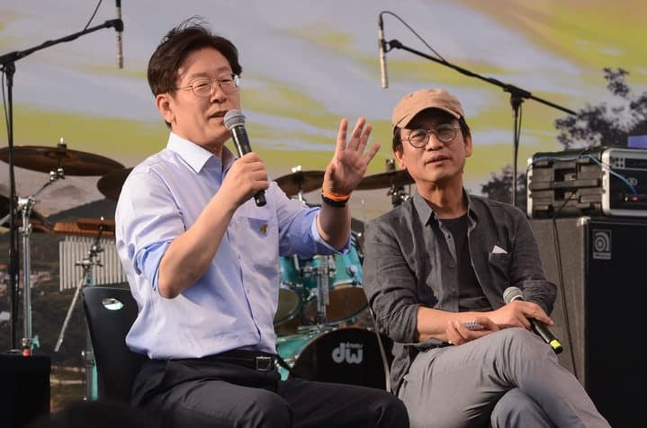 靑, '검찰 개혁 왜곡' 유시민에 법적 대응 검토…여권 내 갈등 격화