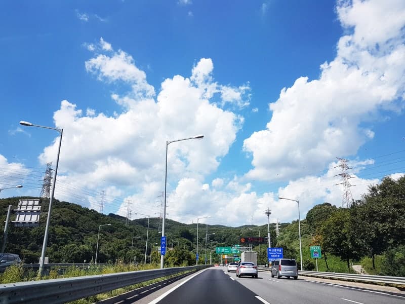 새벽 5시 고속도로 출근 기록으로 뒤집힌 판결…법원, 과로사 인정