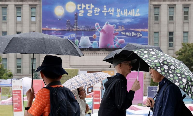 추석날 전국 곳곳 비 확대…대부분 지역 보름달 관측 어려워
