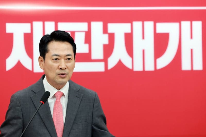 장동혁 국민의힘 대표, 한동훈 복당 논의에 "당원 게시판 수사 해결이 우선"