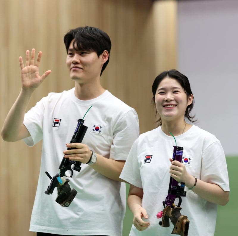 추가은·홍수현, 아시안게임 사격 10m 공기권총 혼성 은메달 합작