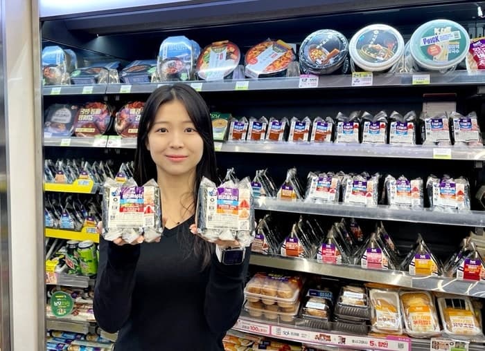 CU, 세 가지 맛 한 번에 즐기는 '트리플 삼각김밥' 인기몰이