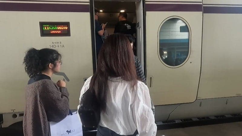 짧았던 추석 연휴 끝, 일상으로 돌아가는 귀경 행렬과 고속도로 정체