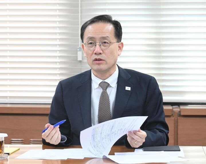 이형일 부총리, 첫 경제현안간담회 주재…전기차·퇴직연금 논의