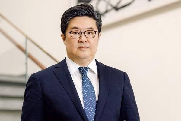 MBK 김병주 회장 불기소 검토에 제동 건 대검…정치권 "판단 근거 밝혀야"