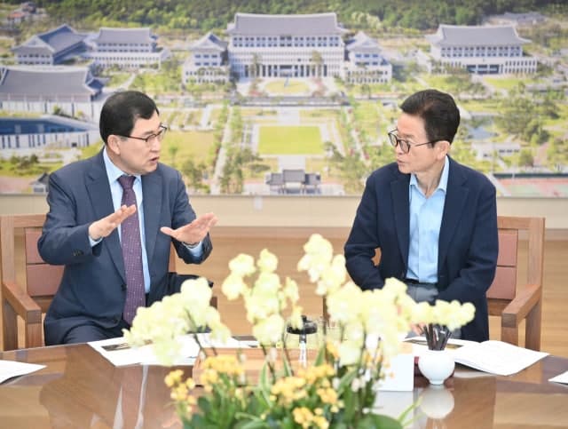 주낙영 경주시장, 이철우 경북지사 만나 지역 현안 7건 지원 건의