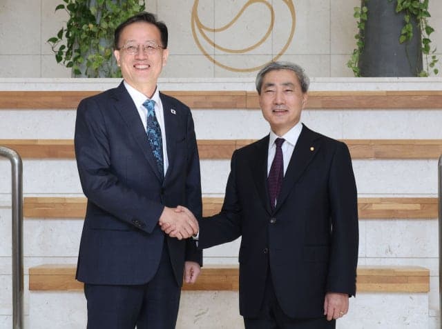 취임 6일 만에 한은 찾은 이형일 부총리, 신현송 총재와 ‘최적의 정책 조합’ 모색