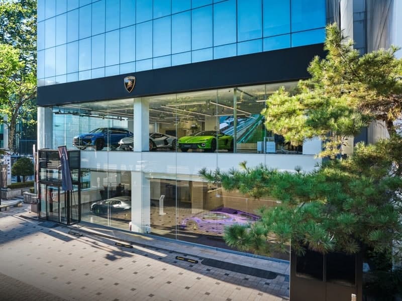 람보르기니 서울, 동대문 떠나 서초에 새 전시장 오픈…고객 접점 확대