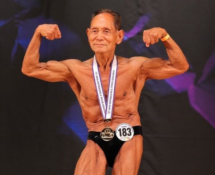 90세 보디빌더 가나자와 도시스케, 19번째 우승… "93세까지 현역 도전"