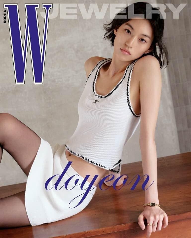 배우 김도연, 샤넬 프리미에르 워치와 함께한 더블유 코리아 디지털 커버 공개