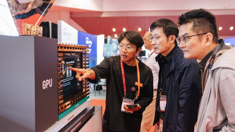 SK하이닉스, TSMC 기술 행사서 차세대 AI 메모리 공개…젠슨 황과 협력 강화