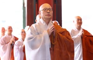 진우스님 조계종 총무원장 연임 성공, "세상 고통 치유하고 시대 이끄는 불교로"
