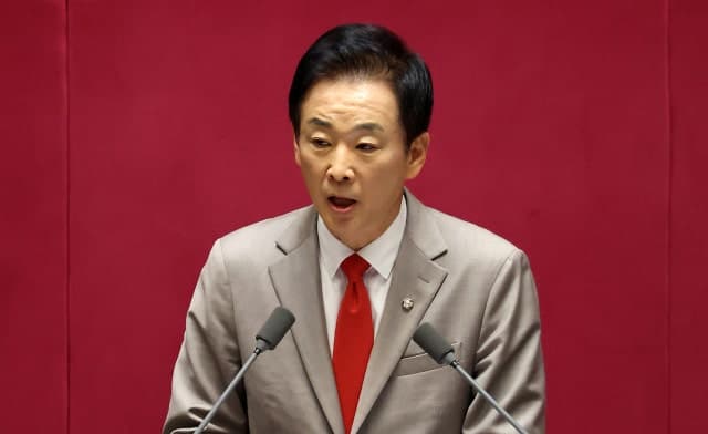 육영수 여사 피격 배후가 박정희?…영화 '암살자들' 역사 왜곡 논란