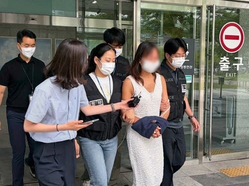 잠실 개표소 시위서 경찰 폭행한 '분홍열사' 법정 눈물…징역 2년 구형