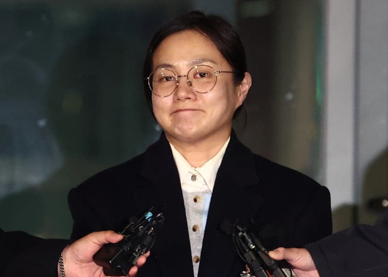 박나래 사생활 폭로 빌미로 2억 5천 요구한 전 매니저, 첫 재판서 혐의 부인