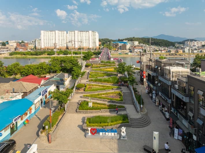 강릉시, 10월 추천 여행지 월화거리 선정…미식 축제와 함께하는 가을 여행