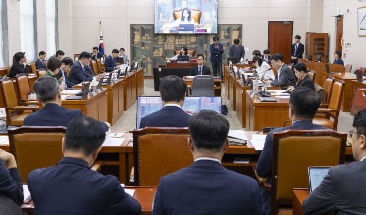 영화 '암살자(들)' 역사 왜곡 논란, 정치권 공방 넘어 유튜버 영상 삭제까지