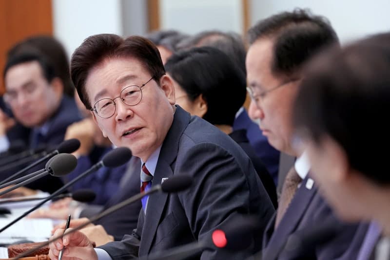 이재명 대통령 "출퇴근 혼잡 피하면 대중교통비 반값 환급 어떠냐"