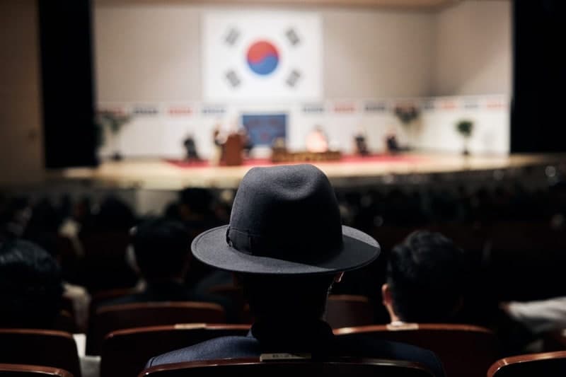 "박정희 배후 묘사" 논란…영화 '암살자(들)' 제작진 경찰 고발당해