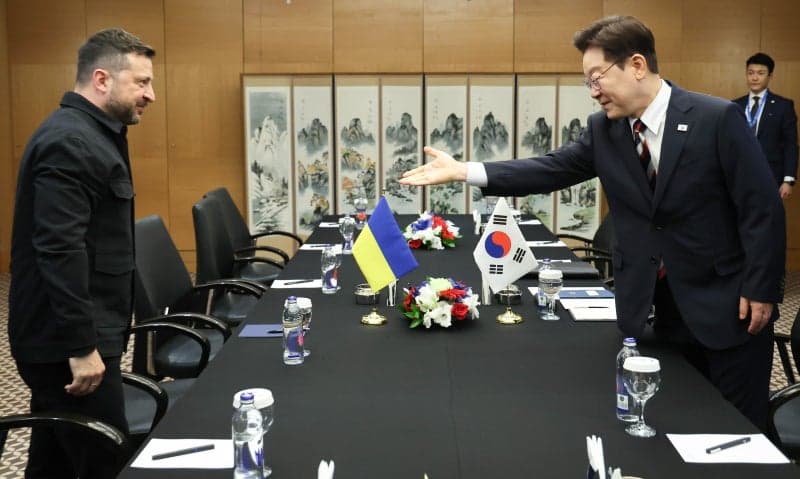 北 포로 송환 비공개 합의 위반 논란…정부, 우크라 대사대리 초치
