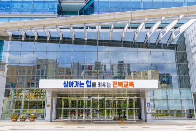 전북교육청, 행안부 주관 공공부문 AI 역량평가서 'AI 챔피언' 17명 배출