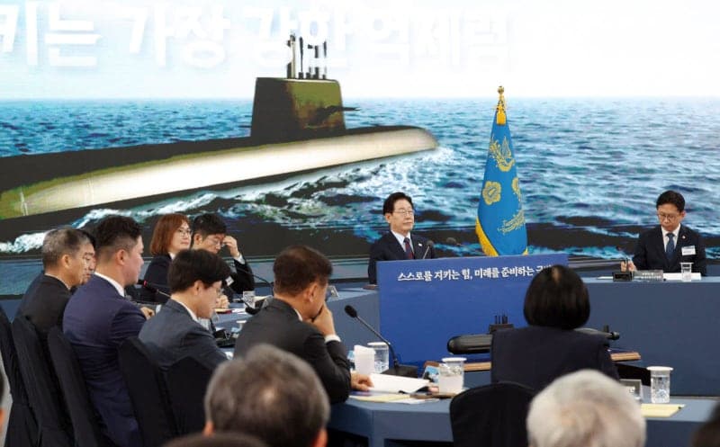 북한 "한국 핵추진잠수함 개발은 핵무기 보유 야망" 비난