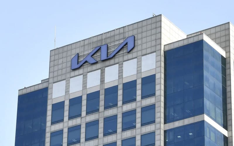 신한투자증권, 기아 목표가 18.8% 하향…“원가 부담에 수익성 휘청”