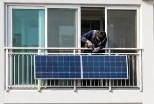 관악구, 베란다형 태양광 설치비 80% 지원…연간 전기요금 11만 원 절감