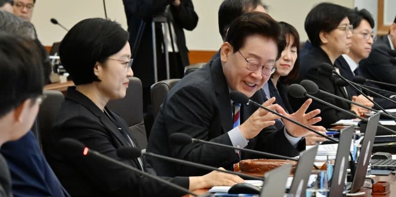 美 상무장관도 혀 내둘렀다…이재명 대통령이 극찬한 '터프한 협상가' 김정관