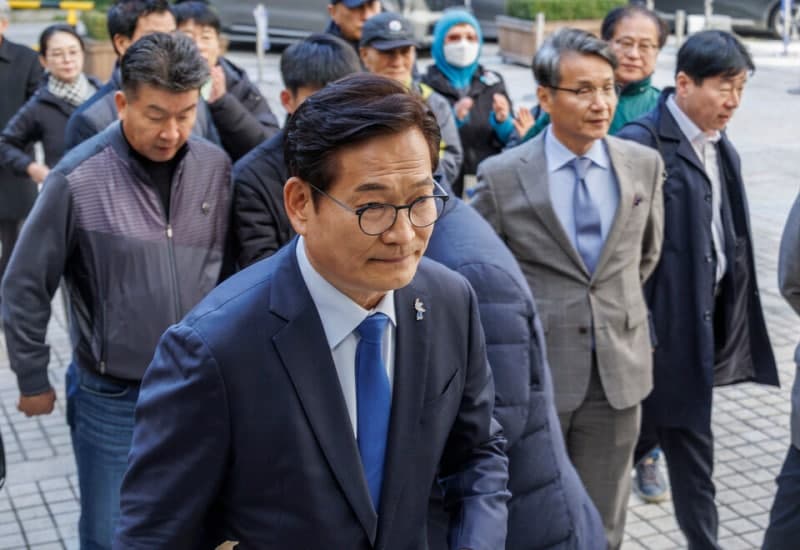 송영길, 생방송 인터뷰 중 “대통령 모시고 식사 중”이라며 8분 만에 중단
