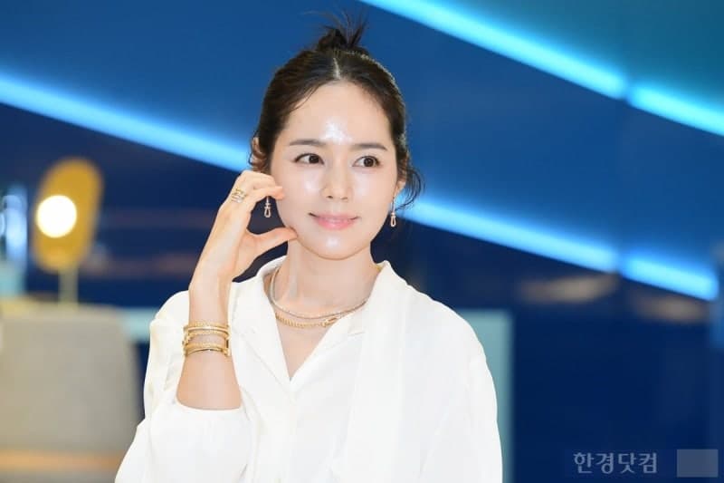 배우 한가인, '먹는 알부민' 추천 논란에 "신중하지 못했다" 사과