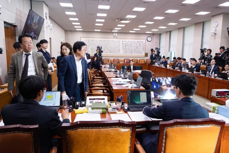 국감 앞둔 여야의 증인 전쟁, 조희대·박진영은 채택하고 김현지·김용범은 불발