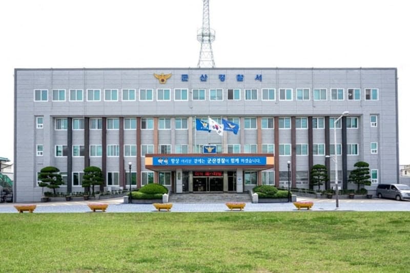 군산 어촌 문화센터서 도박판 벌인 해경 간부 등 5명 적발
