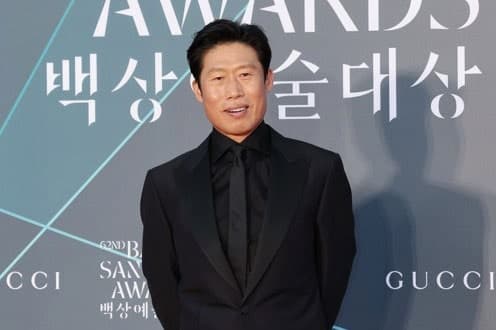 영화 '암살자(들)' 역사 왜곡 논란 확산…유해진 광고 댓글 차단에 이동진 리뷰 비공개