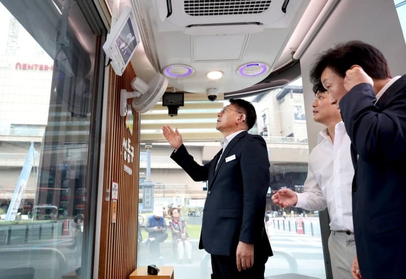 성동구, 스마트쉼터 50곳 '히어링루프' 성능 개선 완료하고 본격 운영