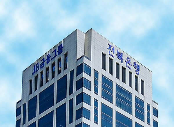 신한은행, 솔라나와 손잡고 기업 해외송금 전 과정 실증 완료